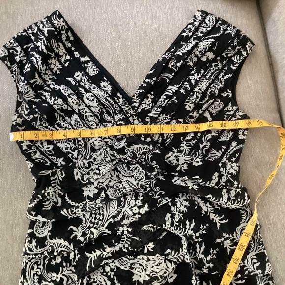 ADRIANNA PAPELL BLACK WHITE FLORAL DESIGN DRESS Size 10 - Picture 8 of 16